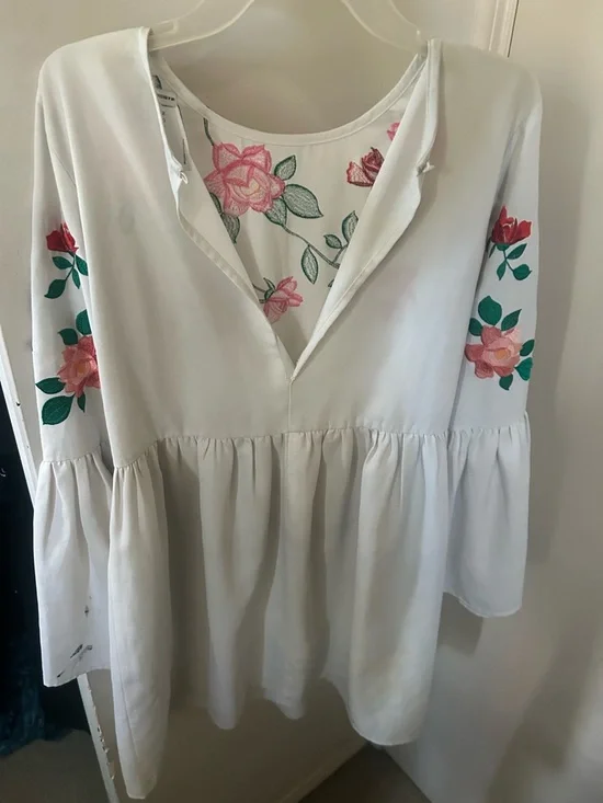 White Floral Embroidered Long Sleeve Top - Picture 2 of 2